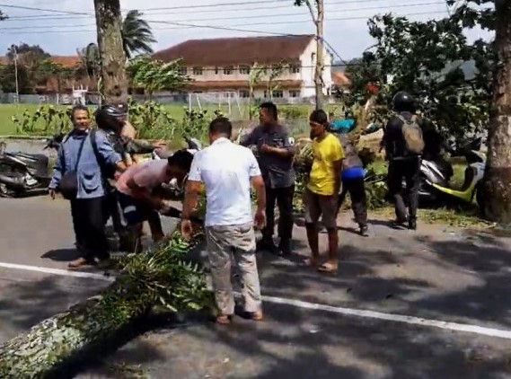 Angin kencang terjang Purbalingga
